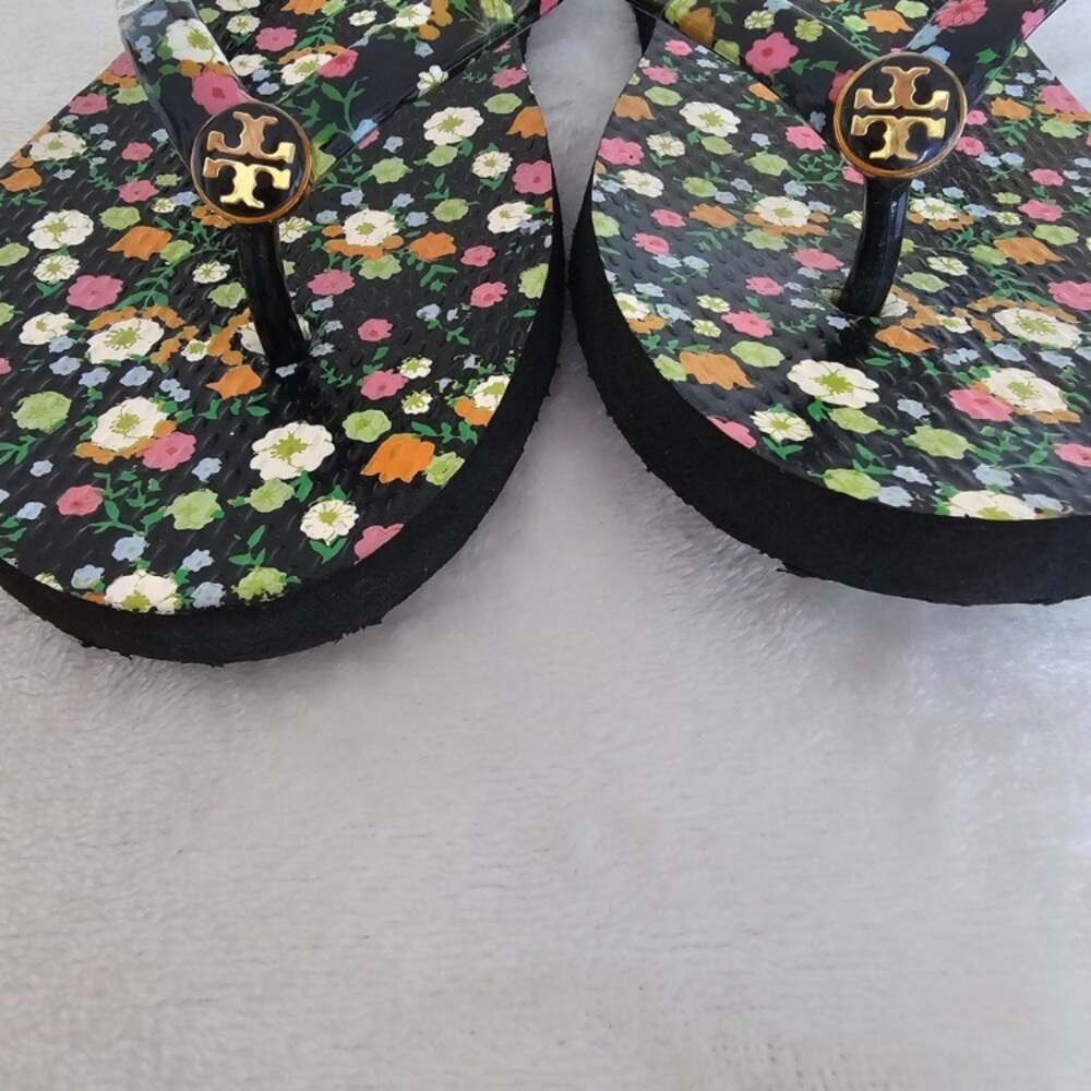 Tory Burch Printed flower Flip Flop, size 6 - Picture 2 of 5